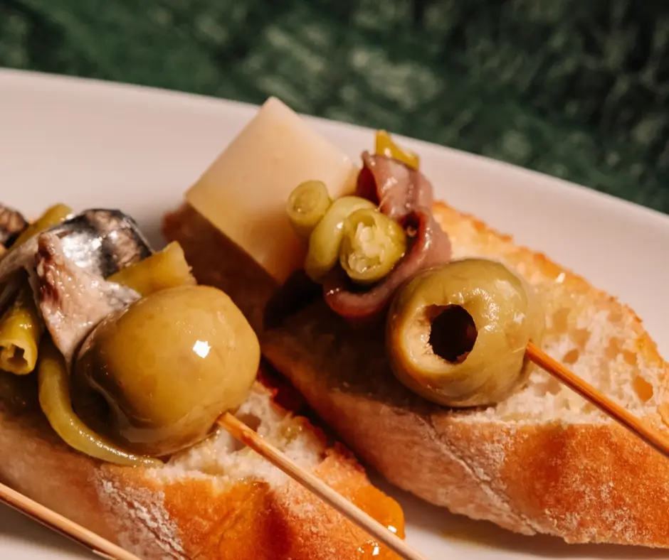 ¿Por qué se llama Gilda? El origen del pintxo vasco más famoso
